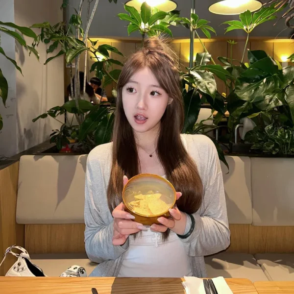 纽约清纯可爱女Emily