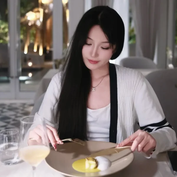 迈阿密高端约炮女Elizabeth