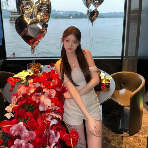 旧金山高端伴游女Adriana