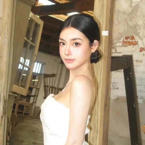 旧金山高端陪玩女Alina