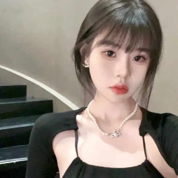 温哥华高端包养女Annika