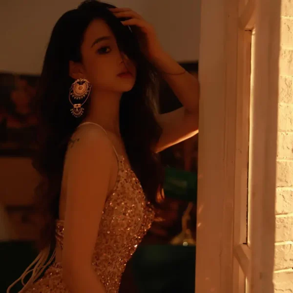 温哥华高端包养女Camila
