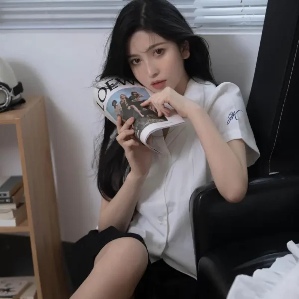 洛杉矶高端包养女Elle