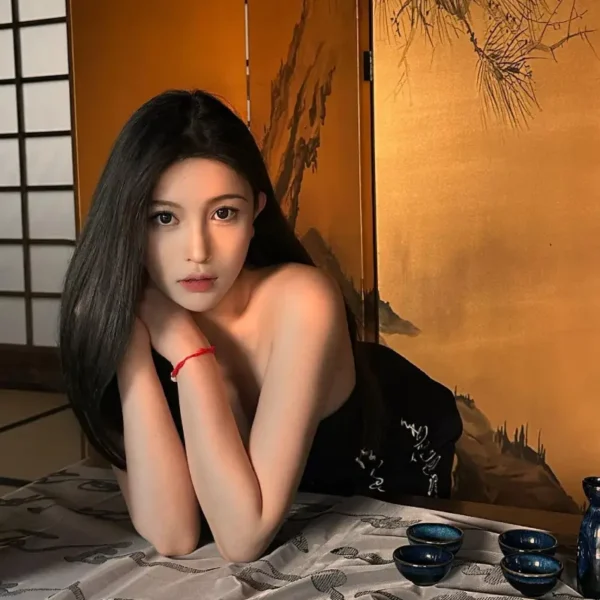 洛杉矶高端陪玩女Elle