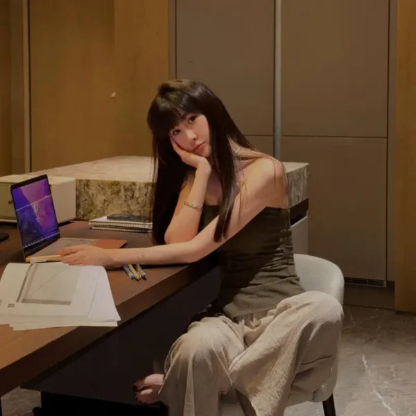 芝加哥高端约炮女Ellie