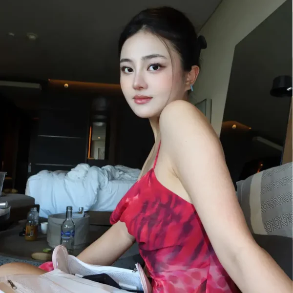 洛杉矶高端包养女Elsa