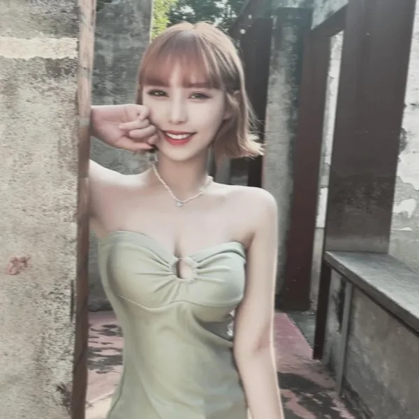 温哥华高端外围女Faith