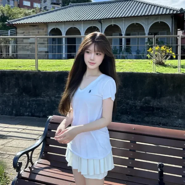 芝加哥高端包养女Letícia