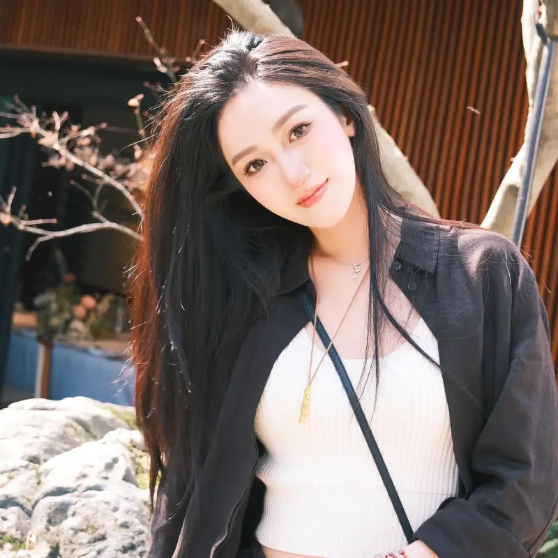温哥华高端外围女Lily