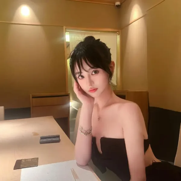 洛杉矶高端包养女Maja
