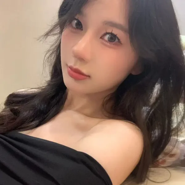 纽约高端包养女曼曼