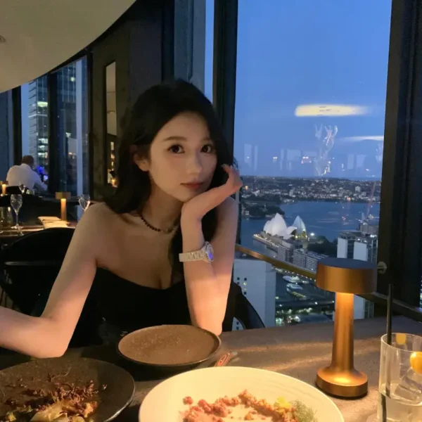 纽约高端陪玩女曼曼
