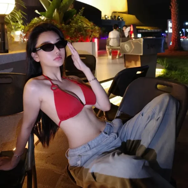 波士顿高端包养女Deborah