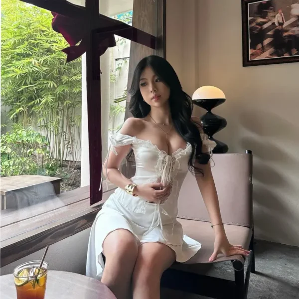 芝加哥高端伴游女Mia