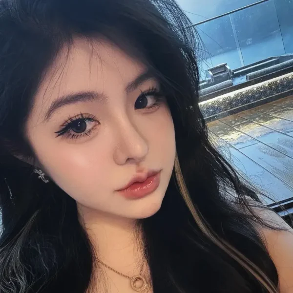 温哥华高端包养女Trinity