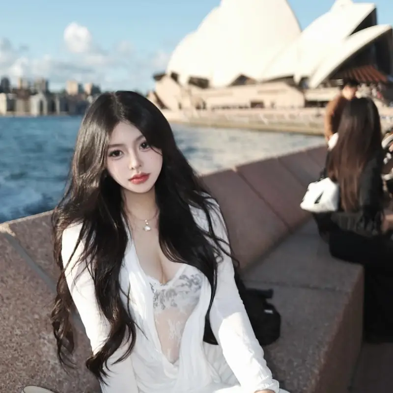 温哥华高端外围女Trinity