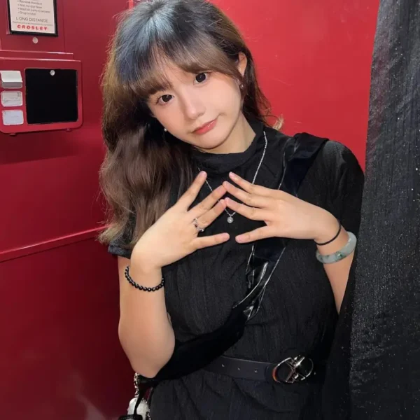 纽约高端约炮女Vicki
