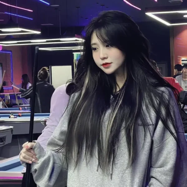 温哥华高端包养女Lucy