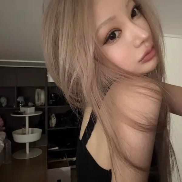 迈阿密高端包养女Olivia