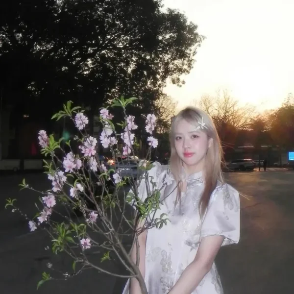 圣地亚哥高端包养女Ramona