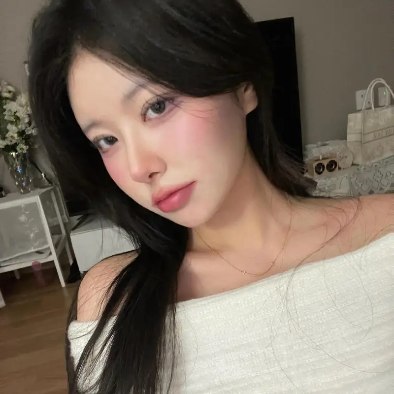 温哥华高端外围女Josie