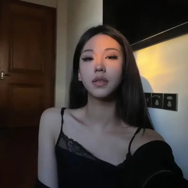 温哥华高端约炮女Marina