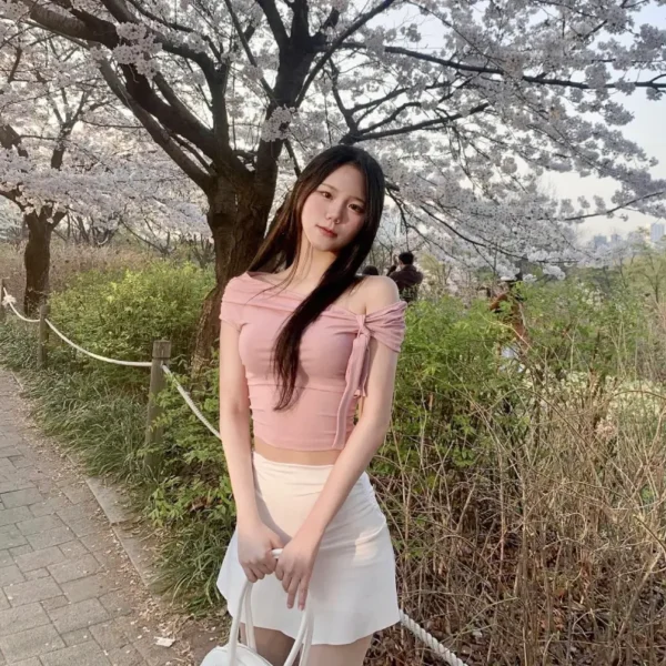 西雅图高端清纯女Karina