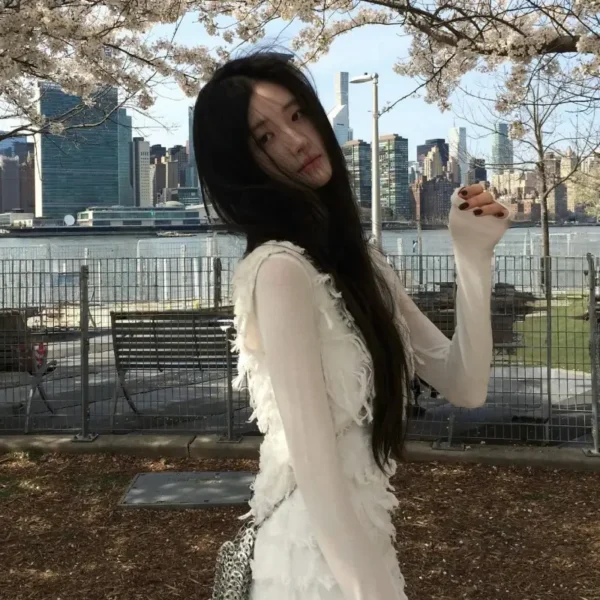旧金山高端清纯女Naiad