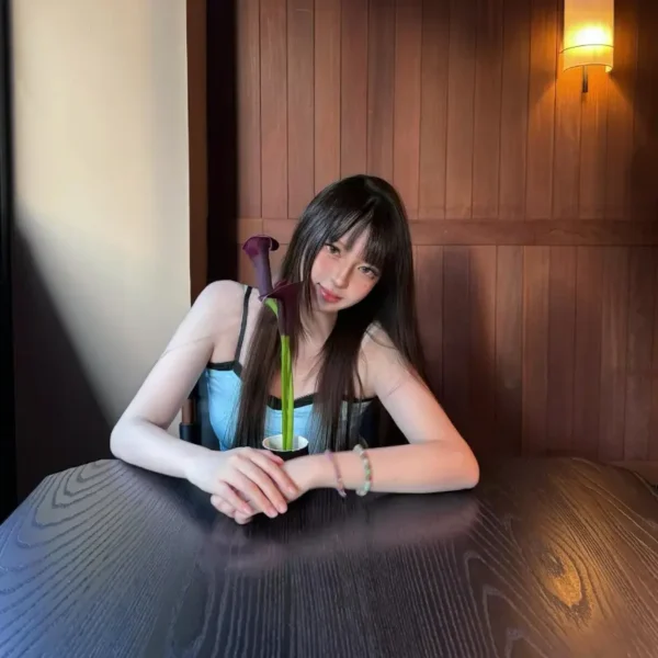 洛杉矶高端包养女Lexi