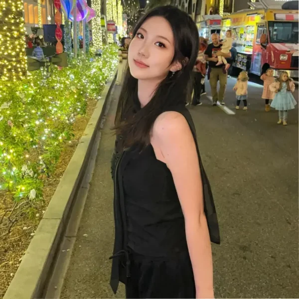 波士顿高端包养女Renee