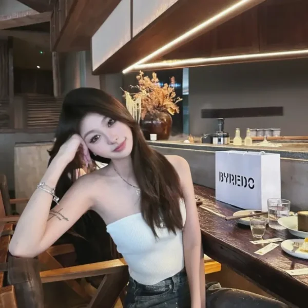 西雅图欲女外围Nellie