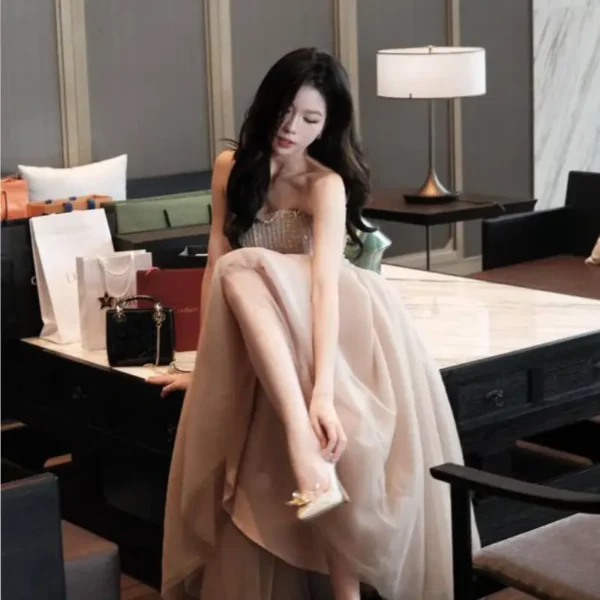 温哥华高端包养女Landry