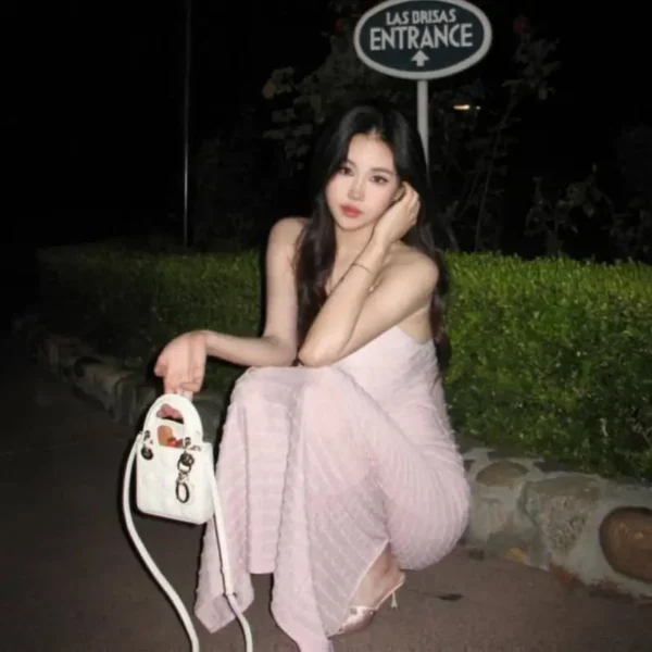 温哥华高端陪玩女Kaydence