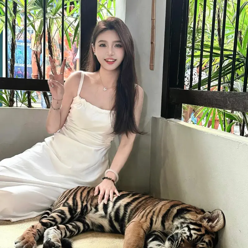 旧金山伴游女郎Bella